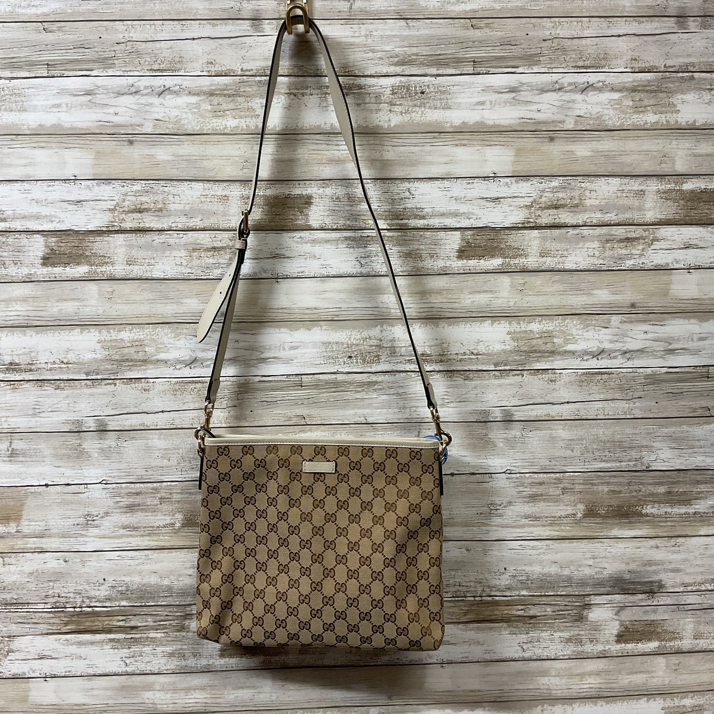 Crossbody Luxury Designer By Gucci In Cream & White, Size:Large