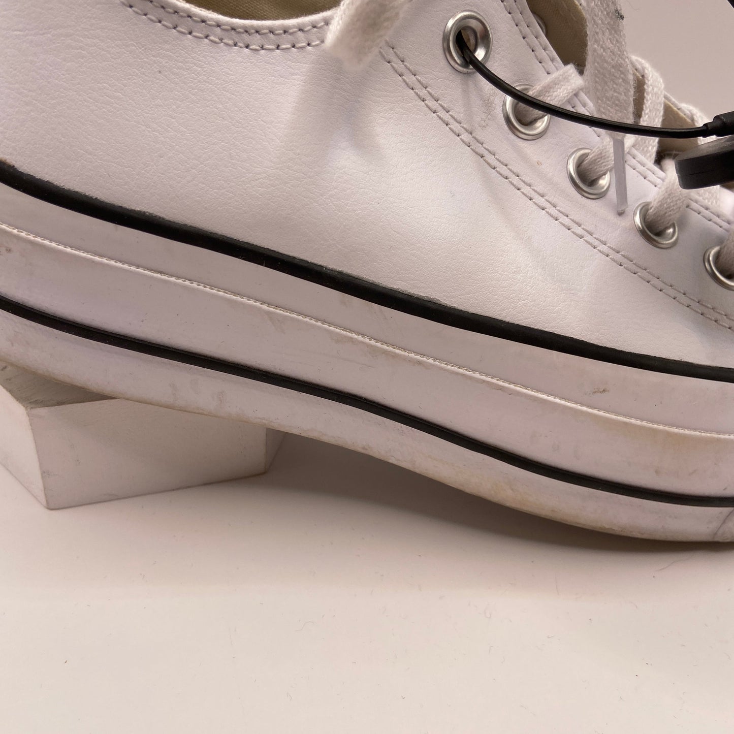 Shoes Sneakers Platform By Converse In White, Size: 7