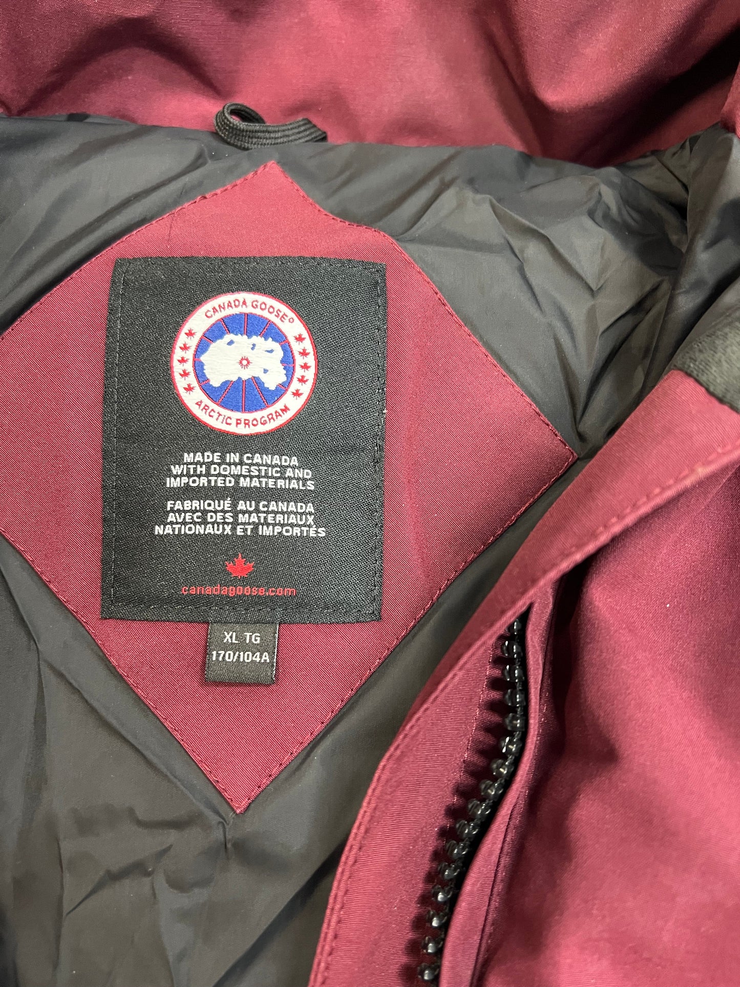Coat Luxury Designer By Canada Goose In Maroon, Size: Xl