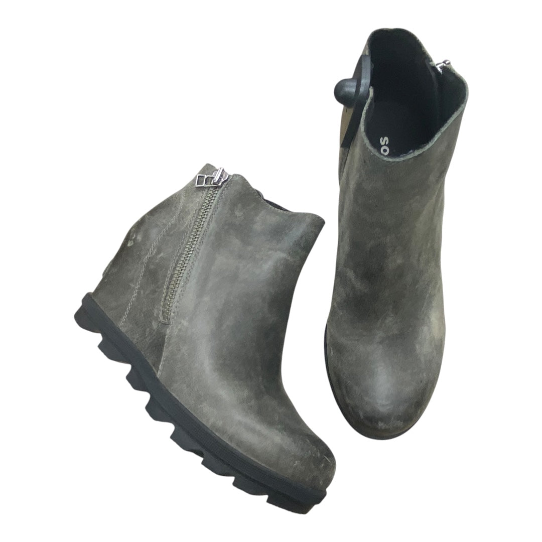 Boots Designer By Sorel In Green & Grey, Size:7