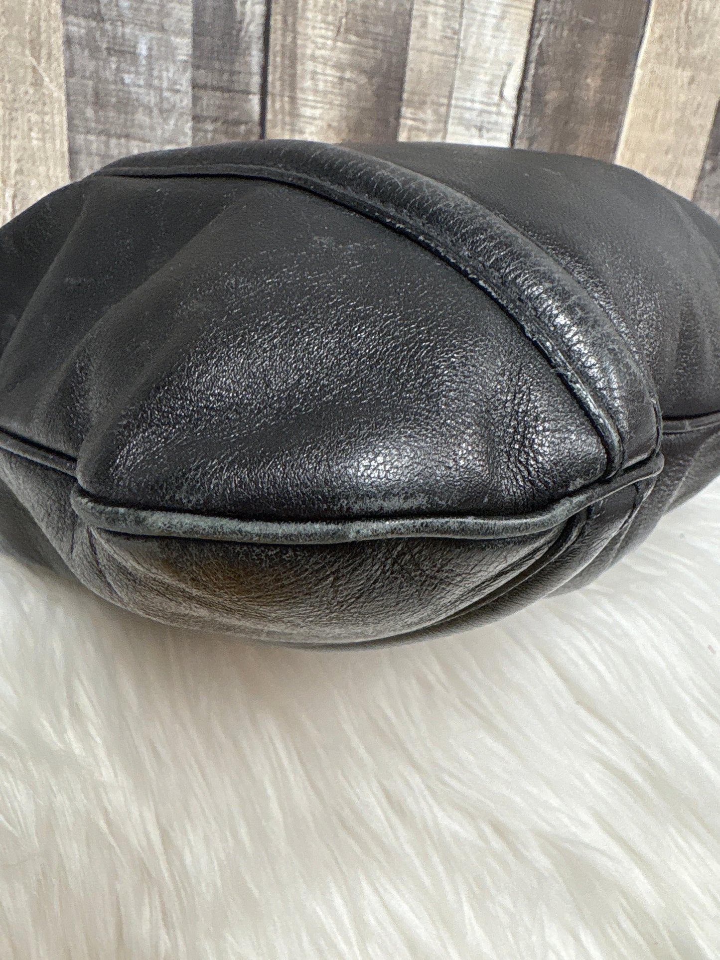 Handbag Luxury Designer By Gucci, Size: Medium