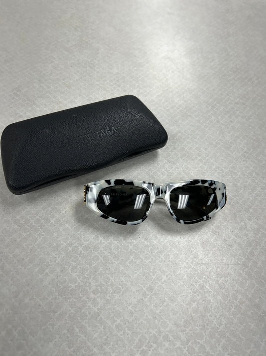 Sunglasses Luxury Designer By Balenciaga In Black & White