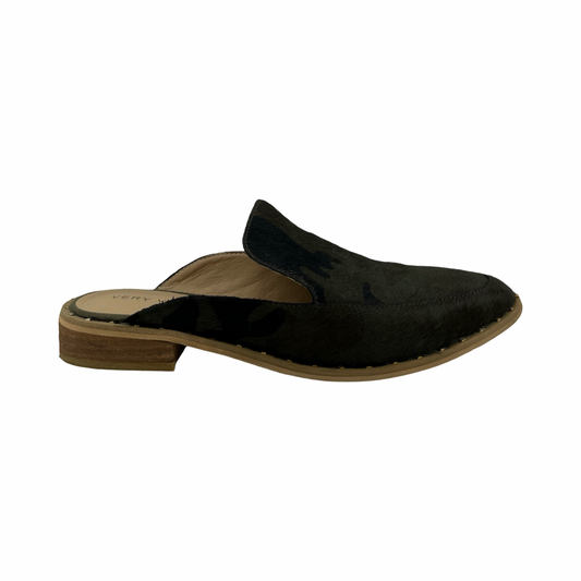 Shoes Flats By Very Volatile In Camouflage Print, Size:7