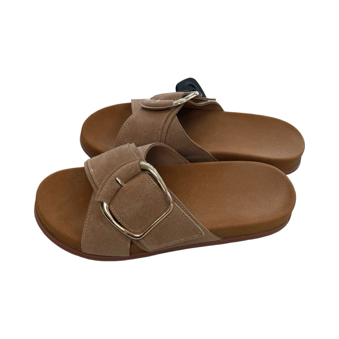 Sandals Flats By Clothes Mentor In Tan, Size:6.5