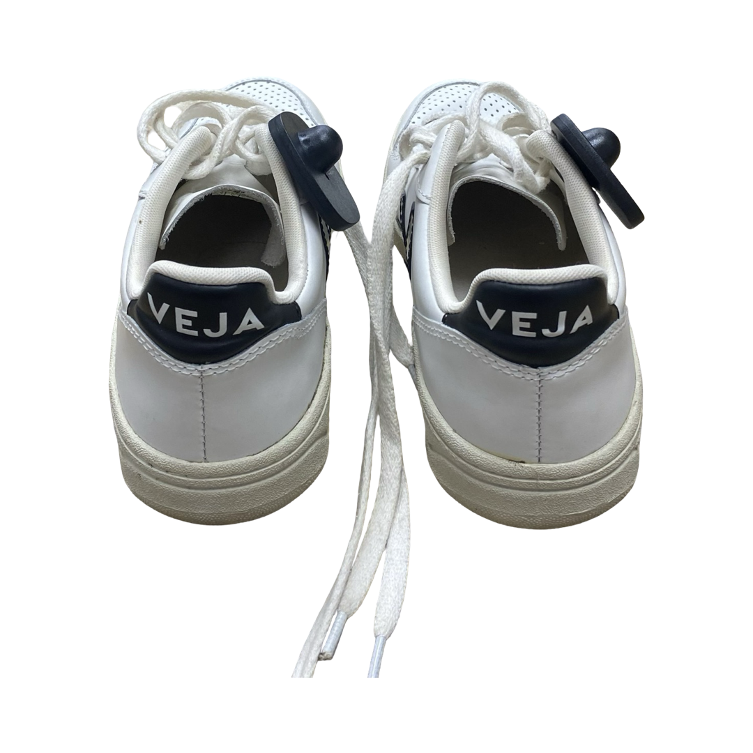 Shoes Sneakers By Veja In Black & White, Size:5