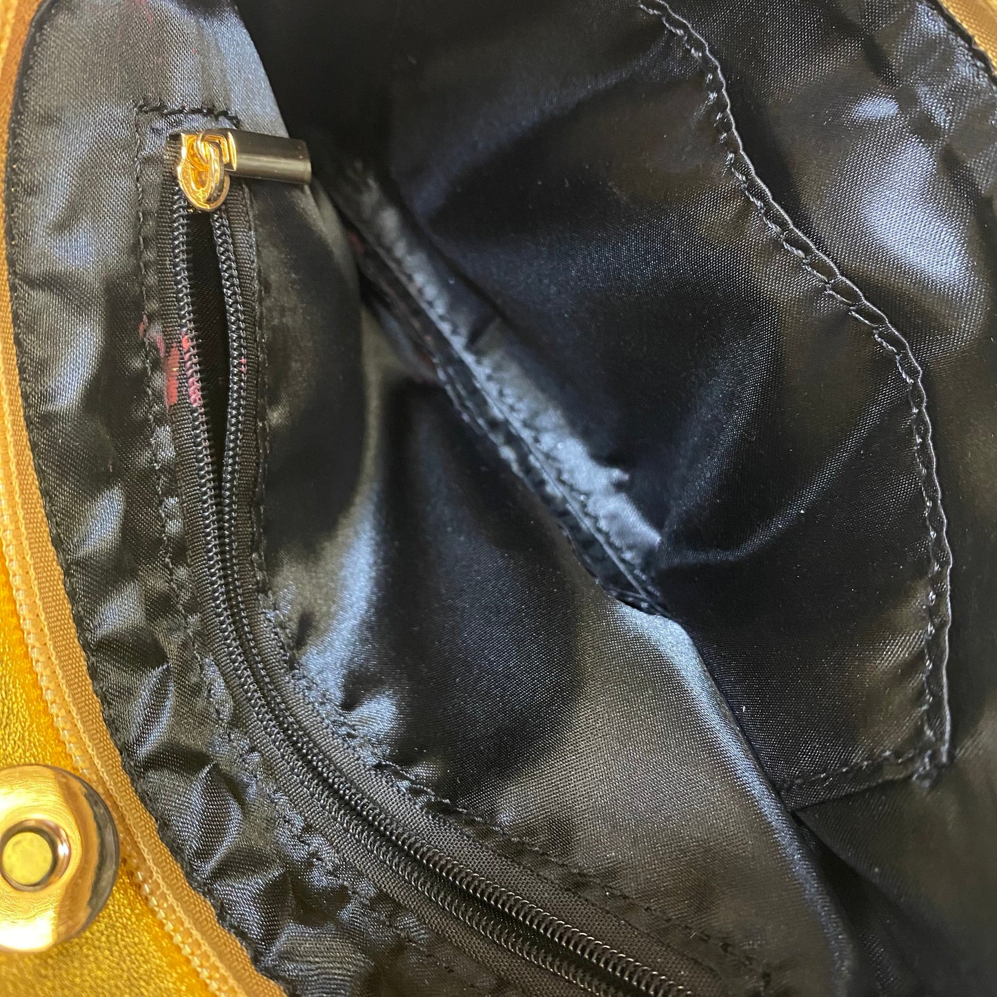 Clutch By Cmf, Size: Small