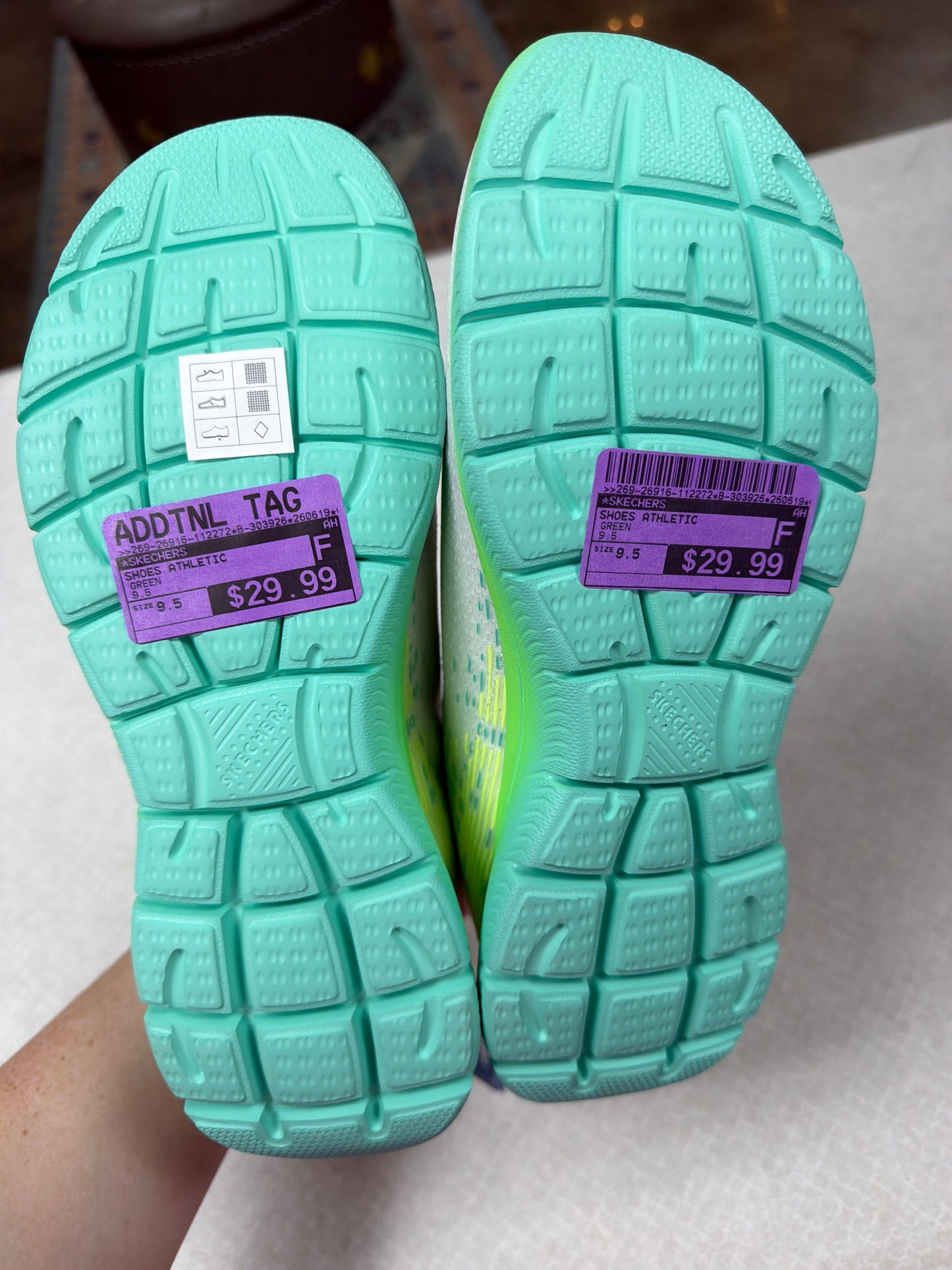 Shoes Athletic By Skechers In Green, Size:9.5