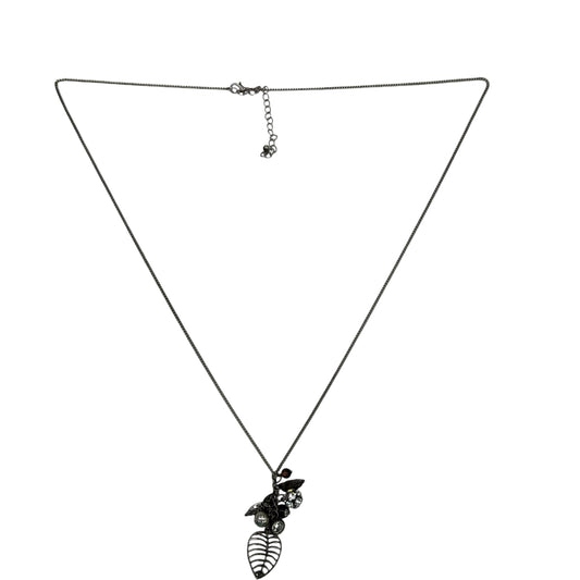 Necklace Charm By Clothes Mentor In Silver