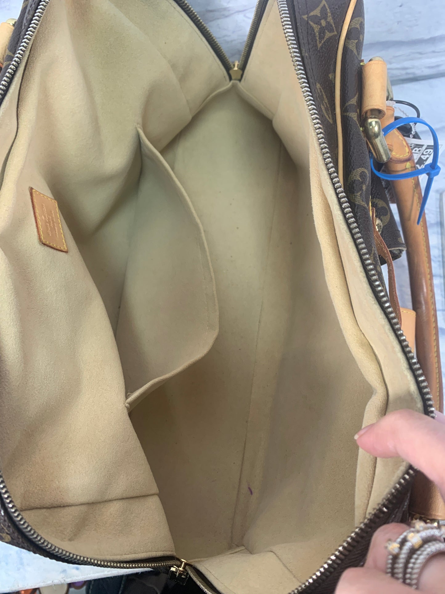 Handbag Luxury Designer By Louis Vuitton, Size: Large