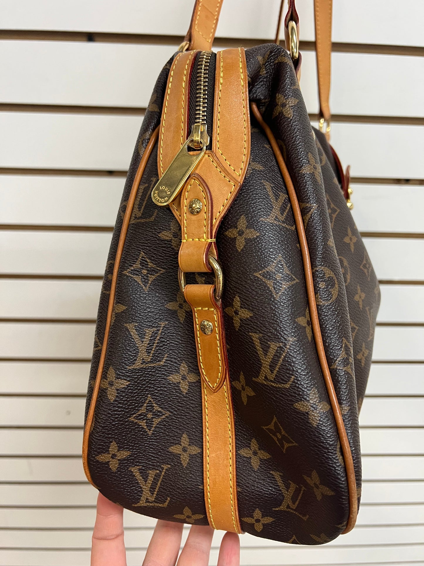 Handbag Luxury Designer By Louis Vuitton, Size: Large