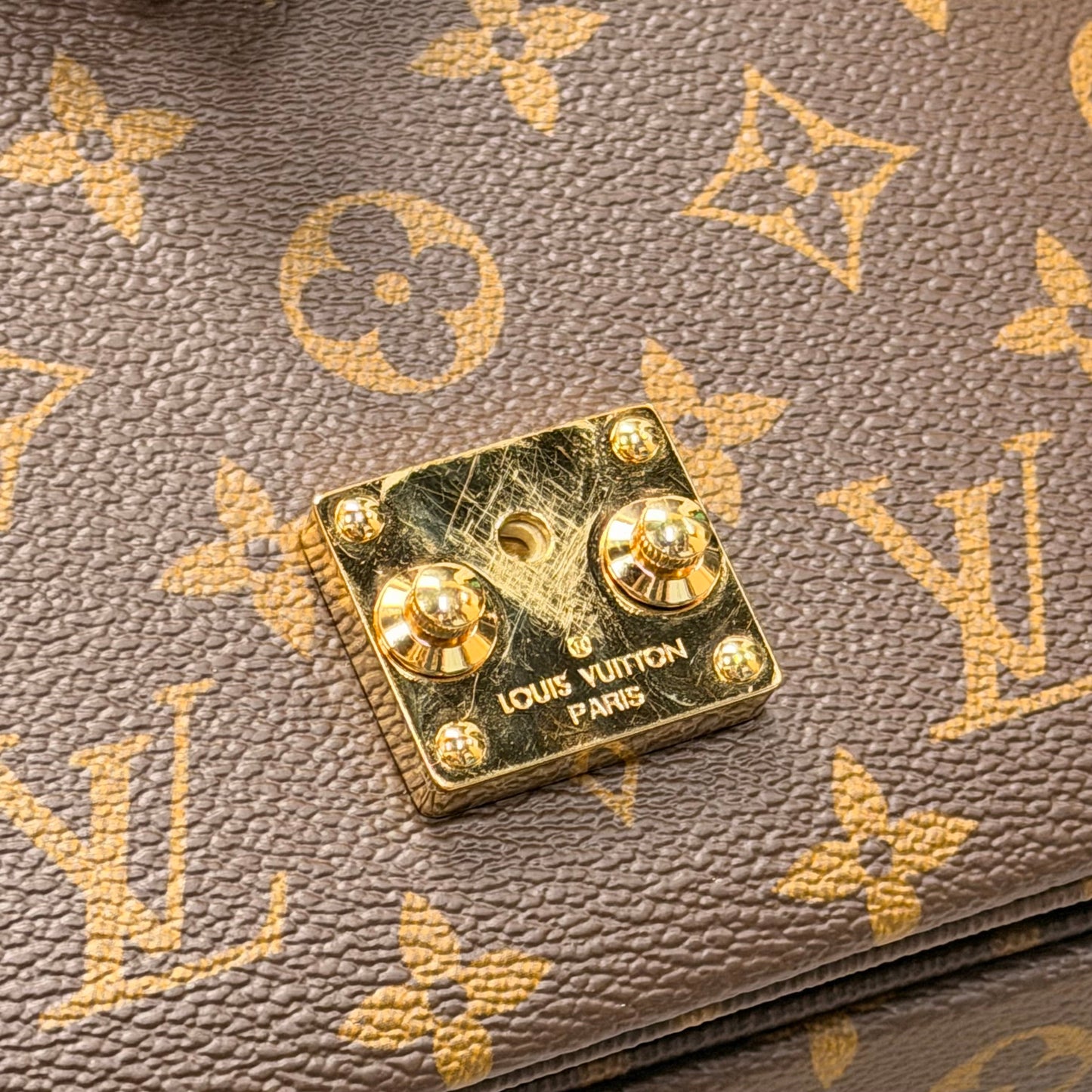 Handbag Luxury Designer By Louis Vuitton, Size: Medium