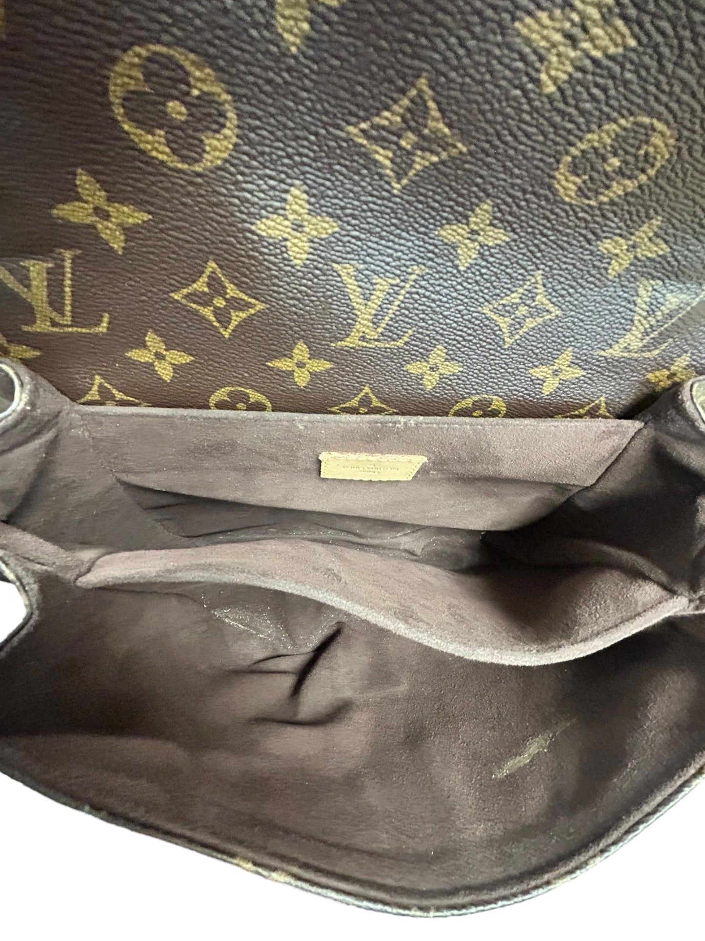 Crossbody Luxury Designer By Louis Vuitton, Size: Medium