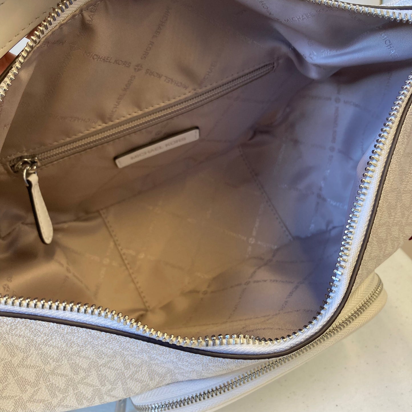 Handbag Designer By Michael Kors In White, Size:Medium