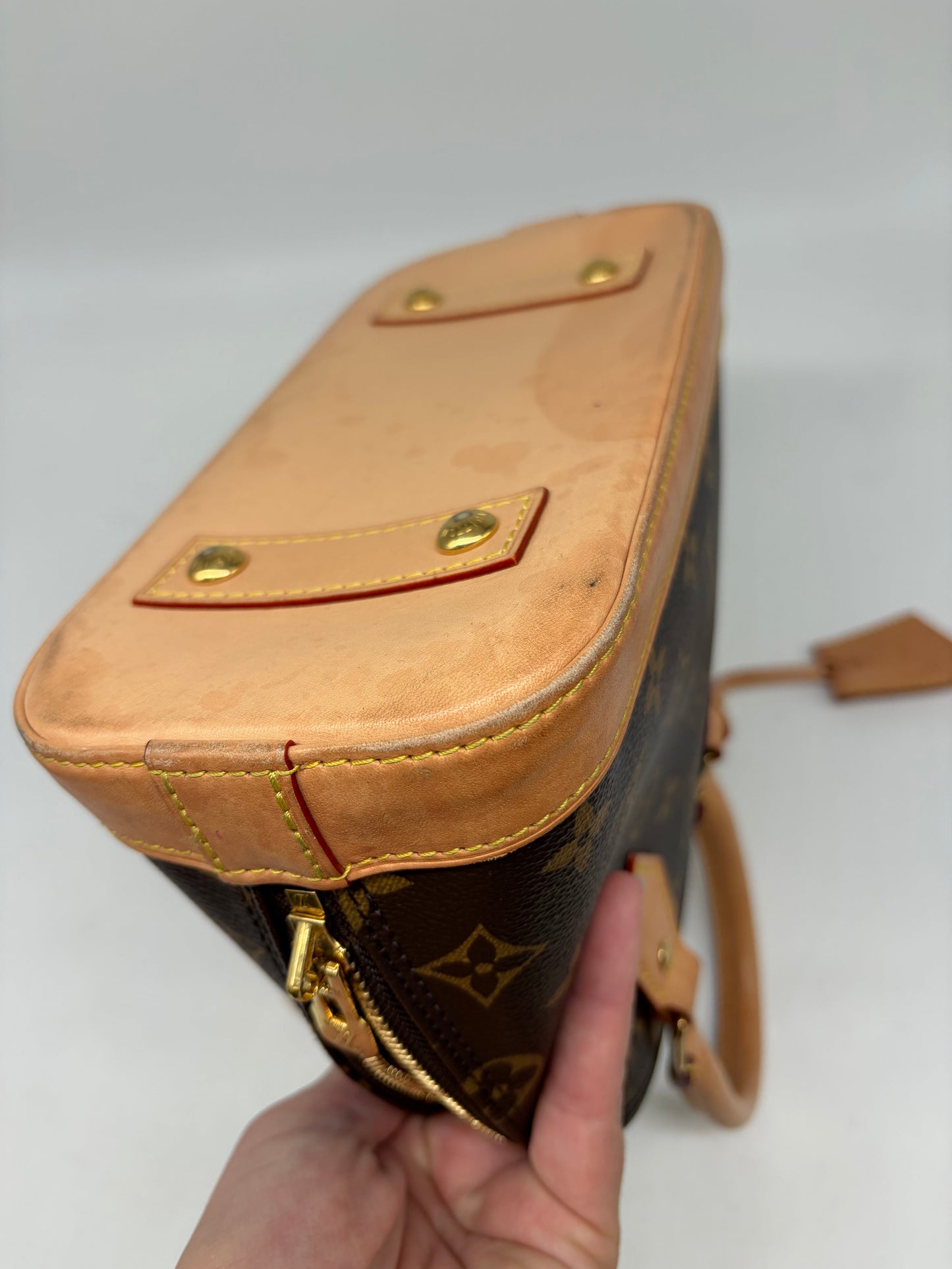 Handbag Luxury Designer By Louis Vuitton, Size: Large