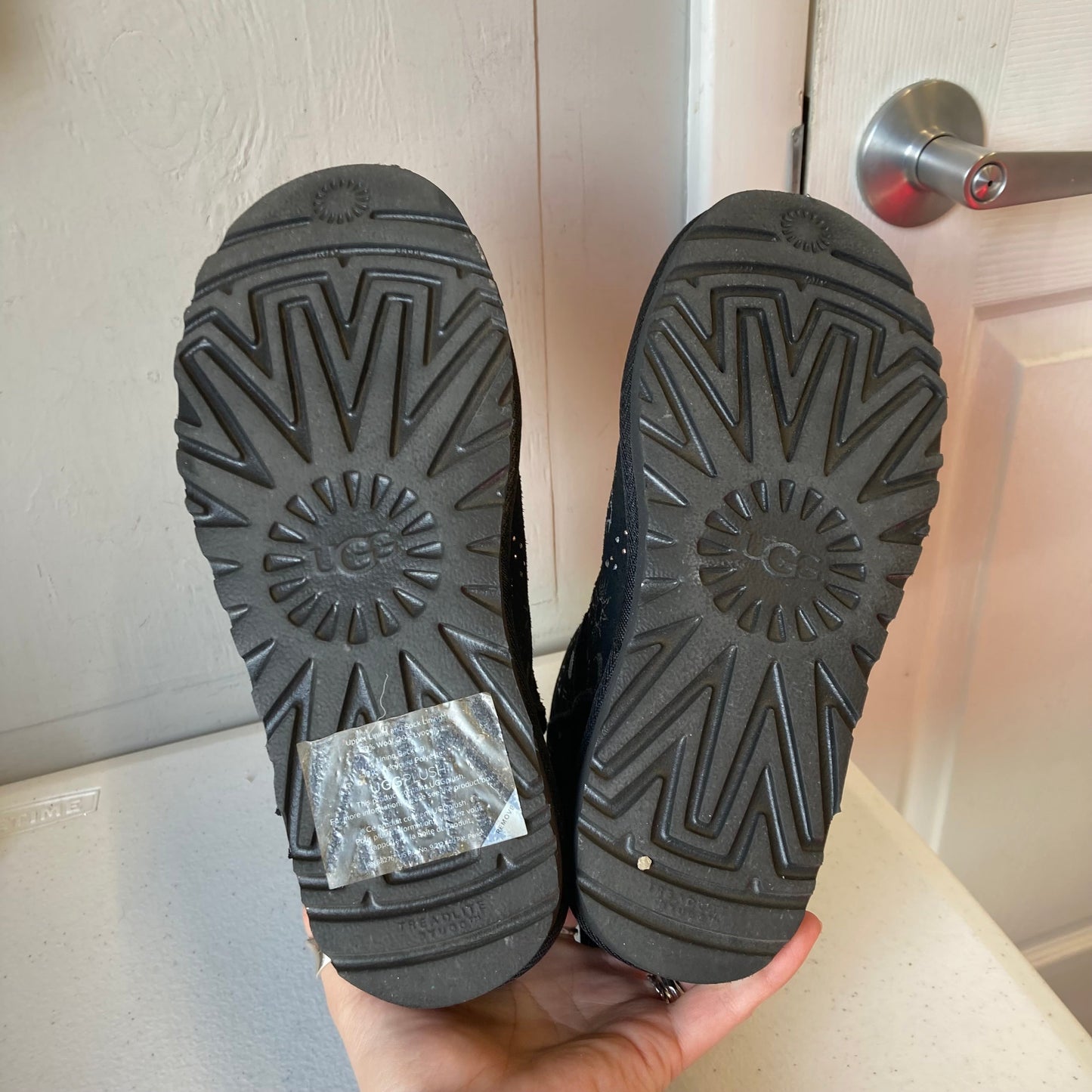 Boots Designer By Ugg In Black & Silver, Size:5