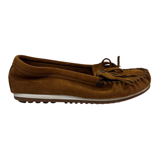 Shoes Flats By Minnetonka In Brown, Size:10