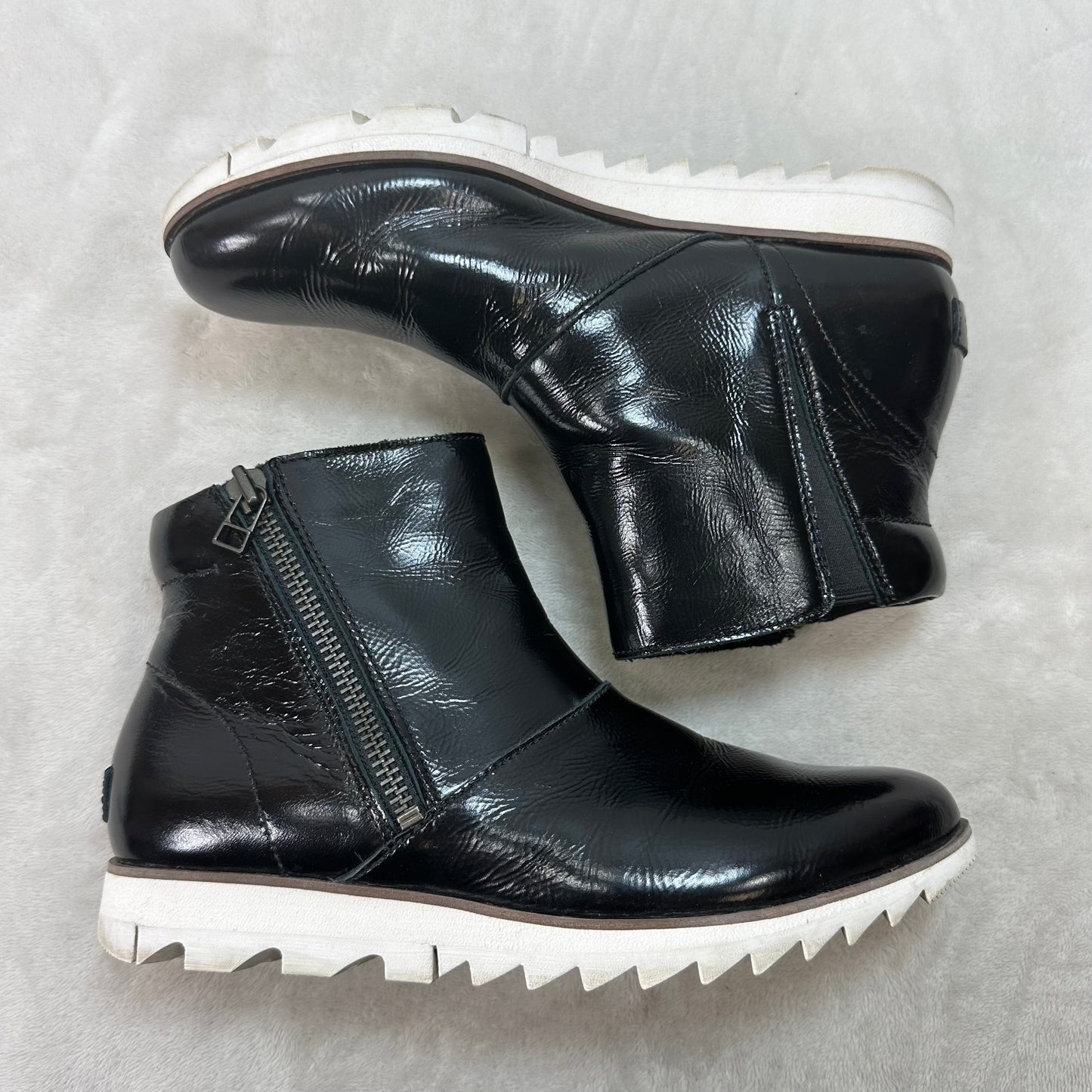 Boots Ankle Flats By Sorel In Black, Size: 8