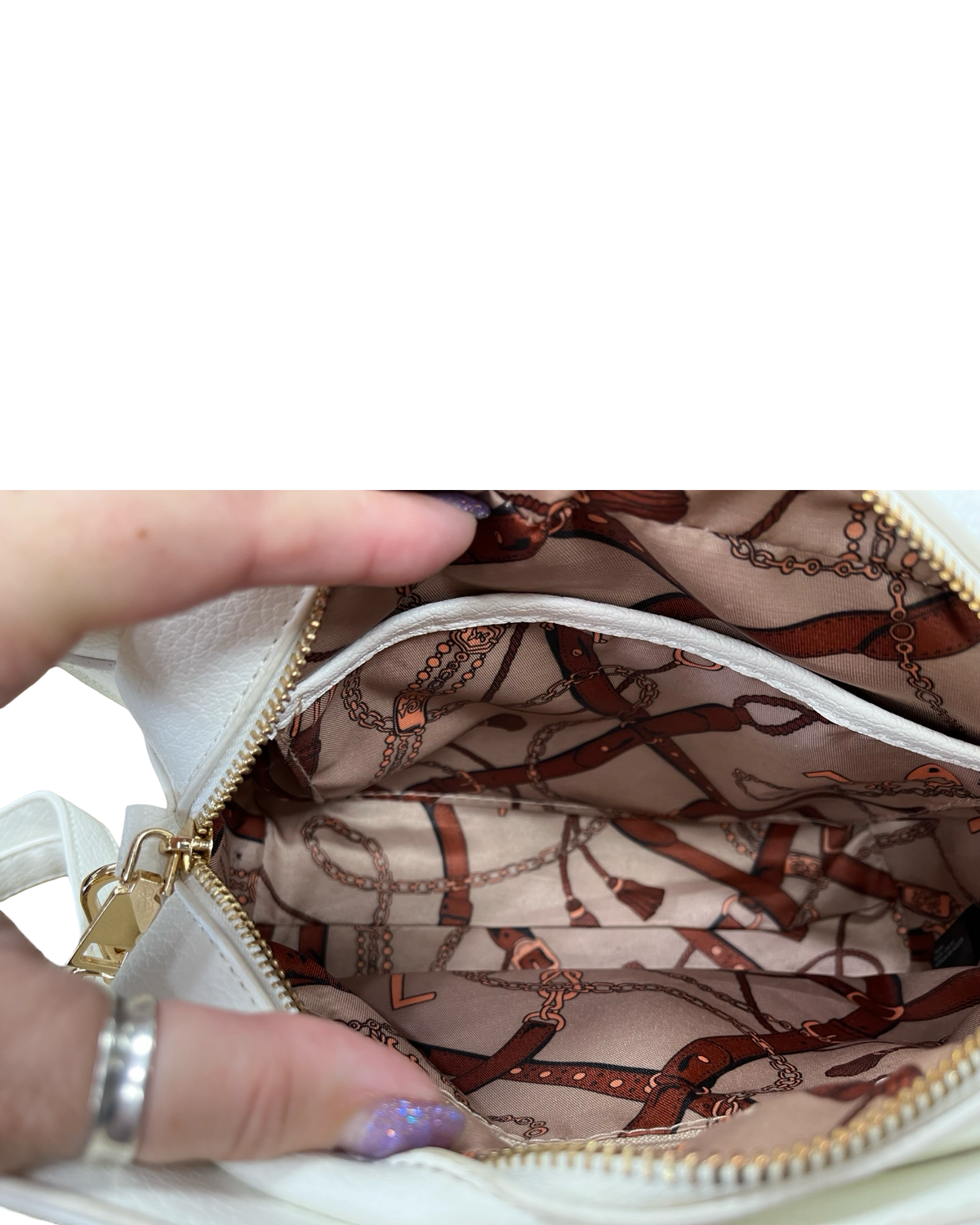 Handbag By Clothes Mentor In White, Size:Medium
