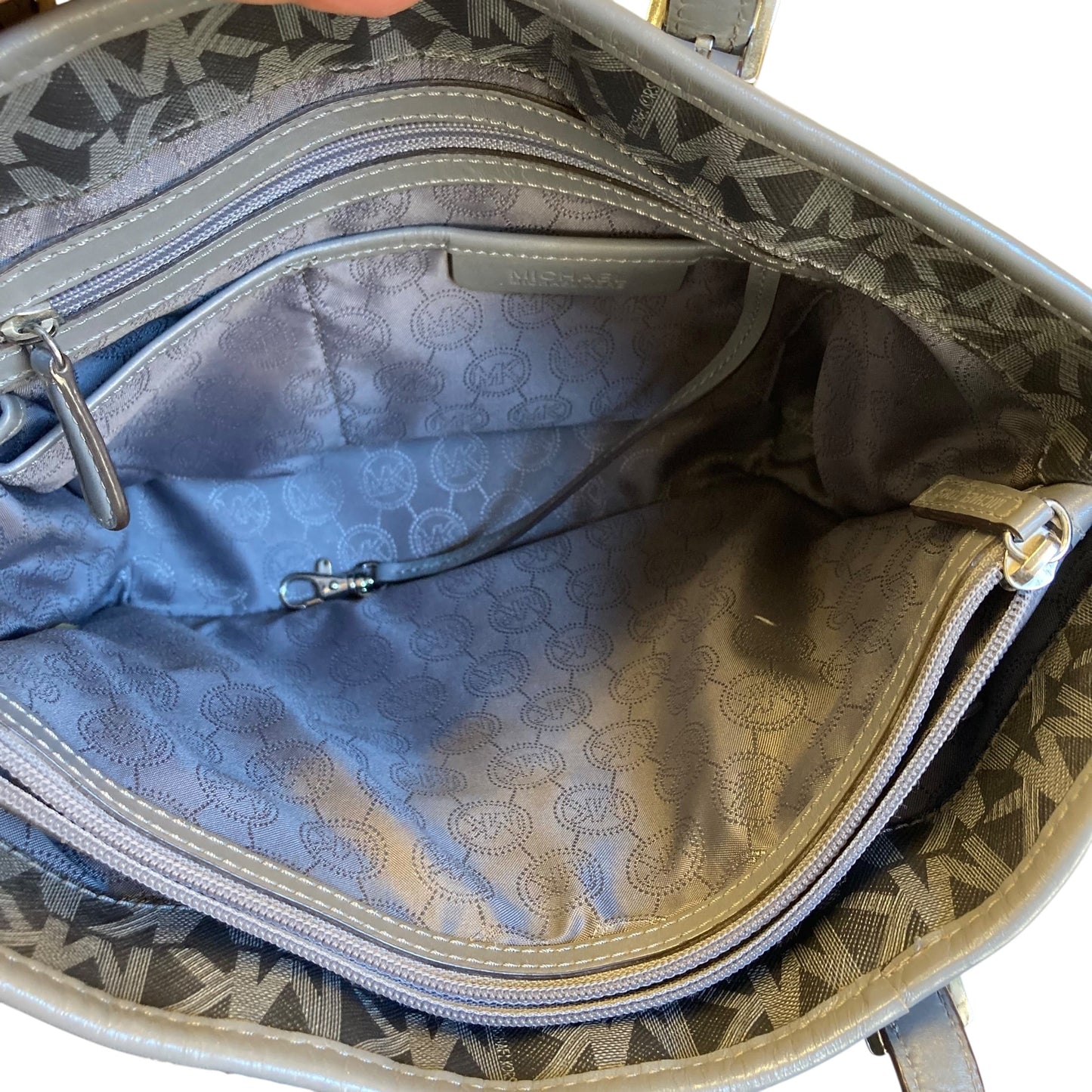 Handbag Designer By Michael Kors In Grey, Size:Medium
