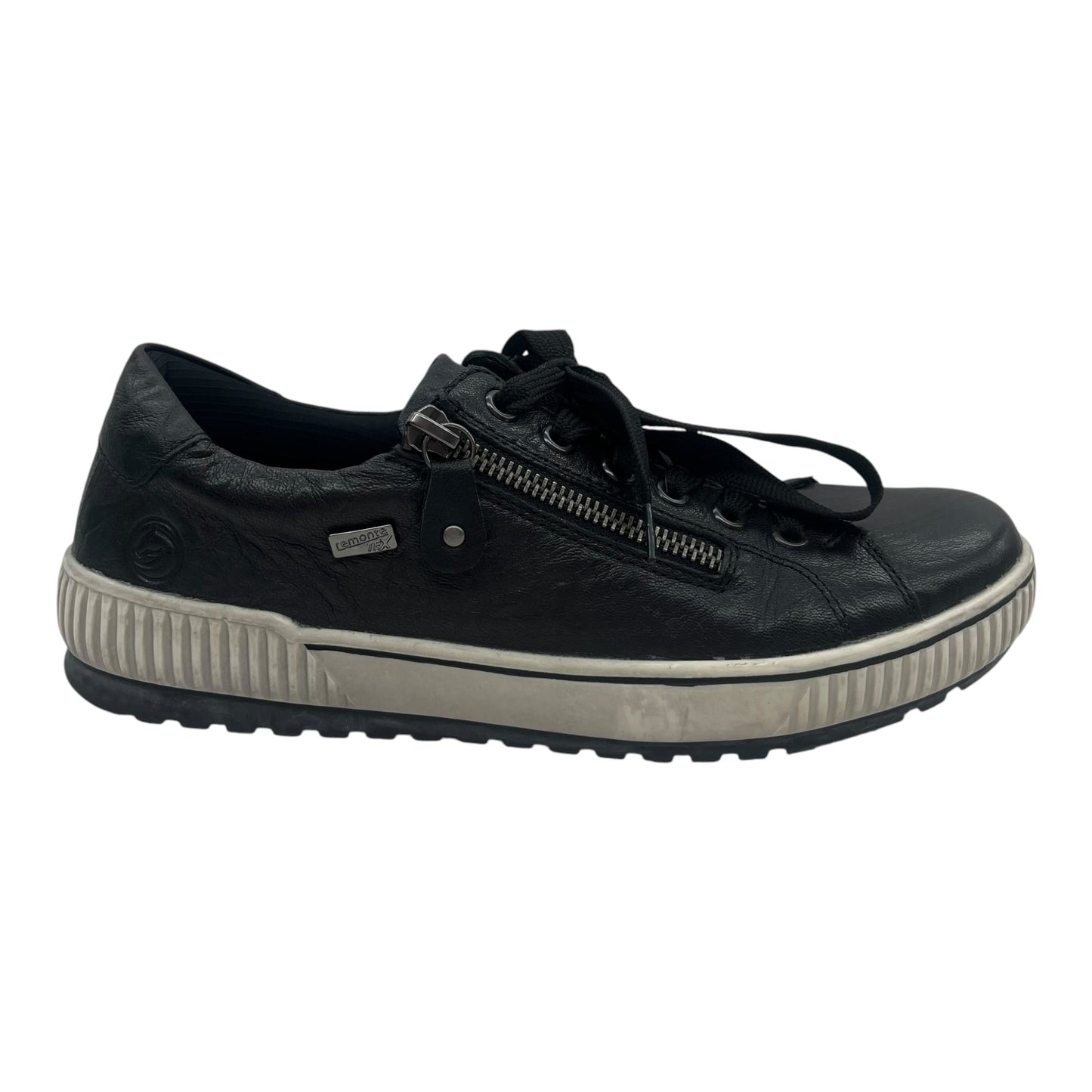 Shoes Sneakers By Clothes Mentor In Black, Size:8.5