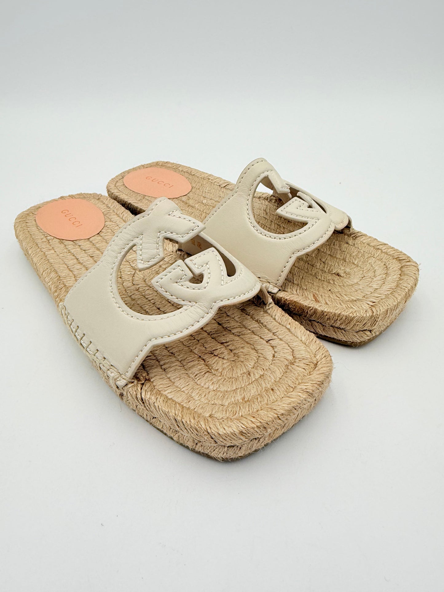 Sandals Luxury Designer By Gucci In Cream, Size:9