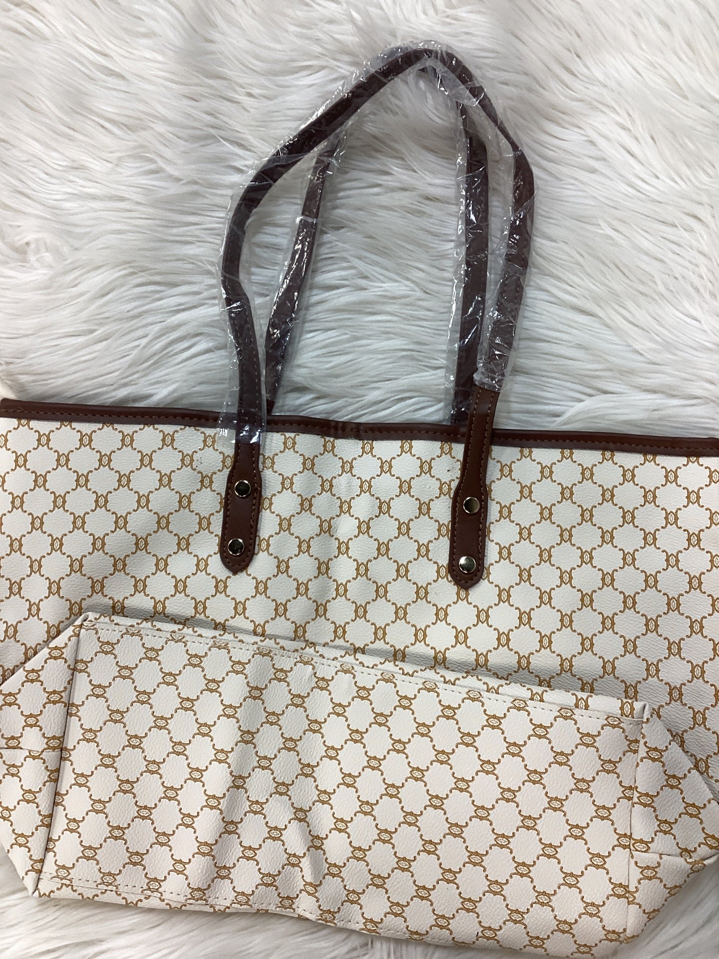 Handbag By Clothes Mentor In Cream, Size:Large