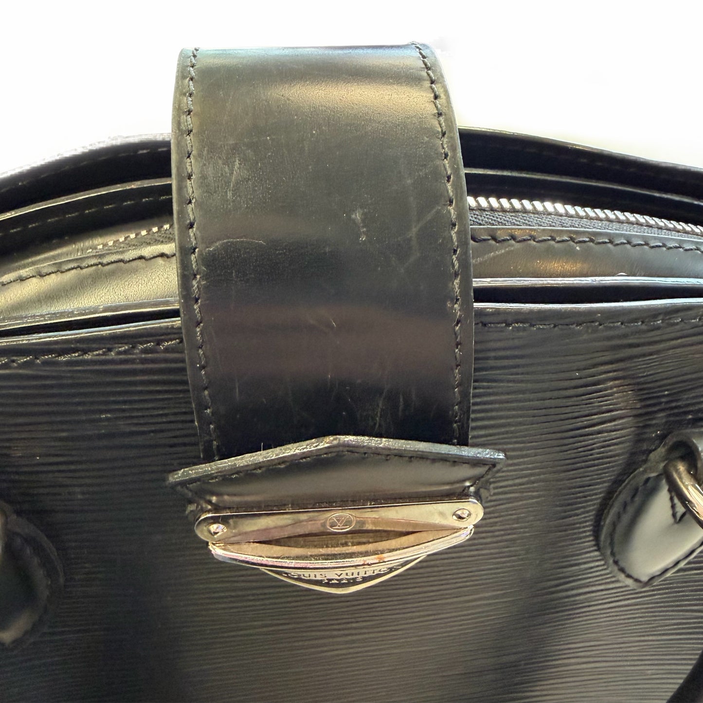 Handbag Luxury Designer By Louis Vuitton, Size: Large