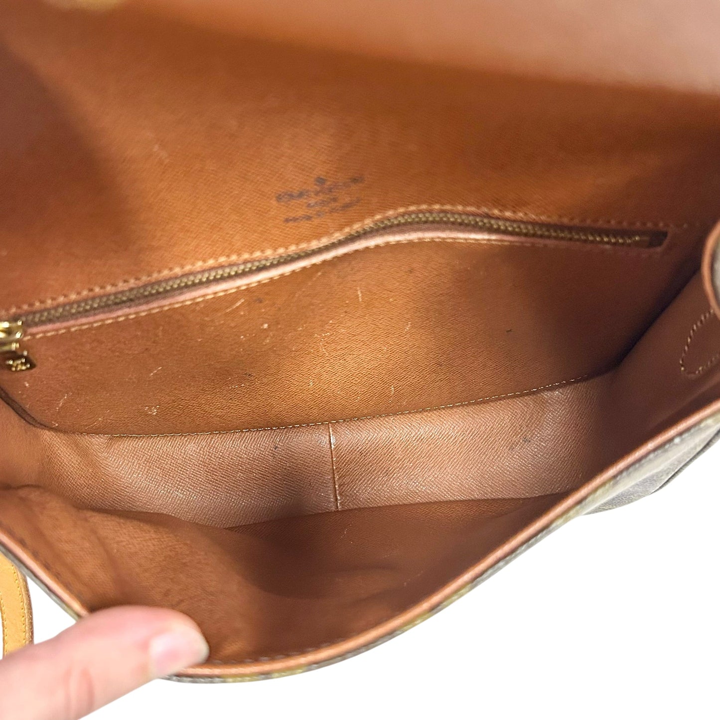 Crossbody Luxury Designer By Louis Vuitton, Size: Medium