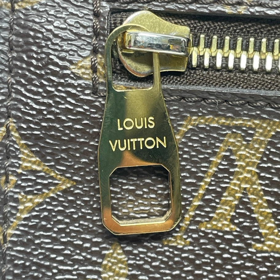 Crossbody Luxury Designer By Louis Vuitton, Size: Medium