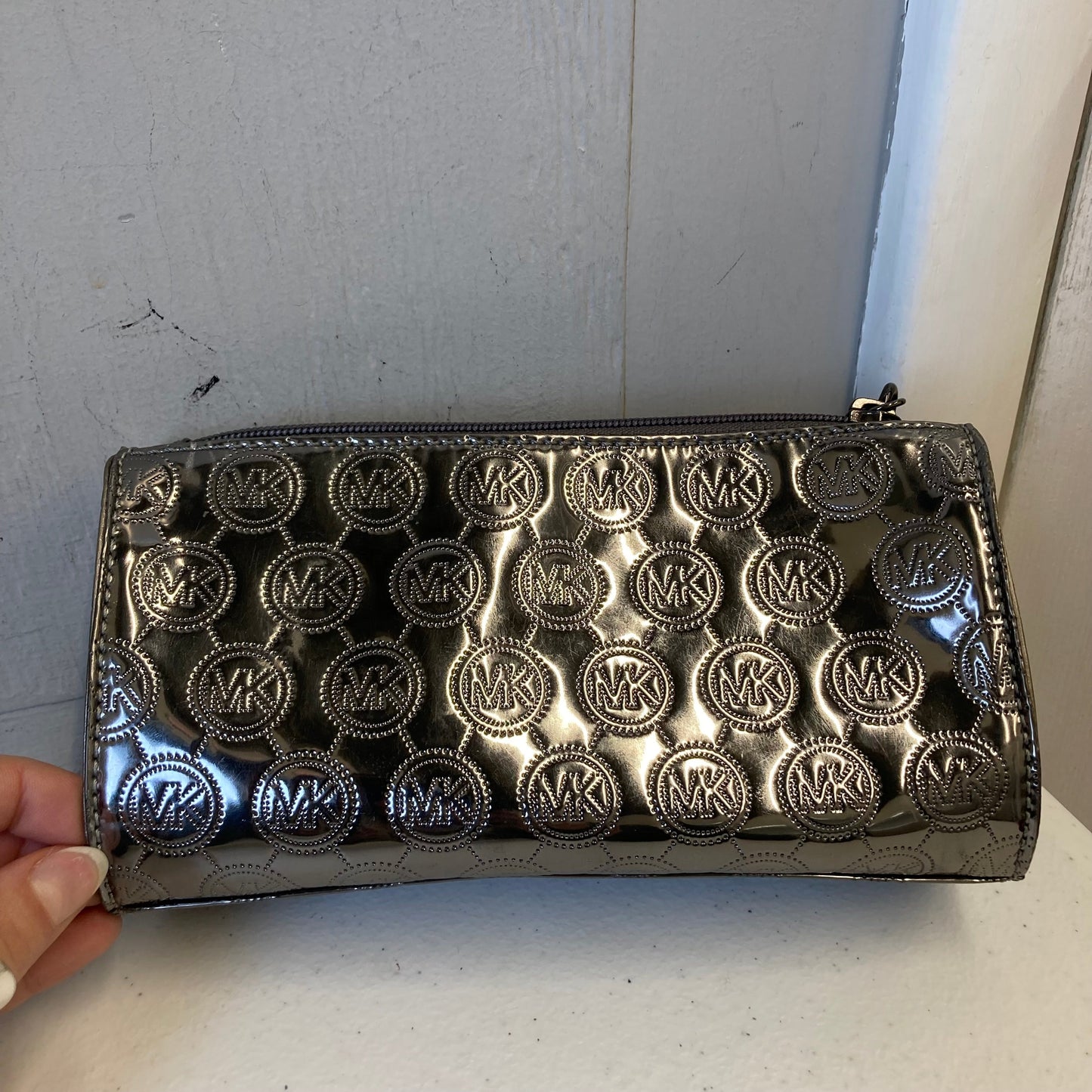 Makeup Bag Designer By Michael Kors In Silver, Size:Small