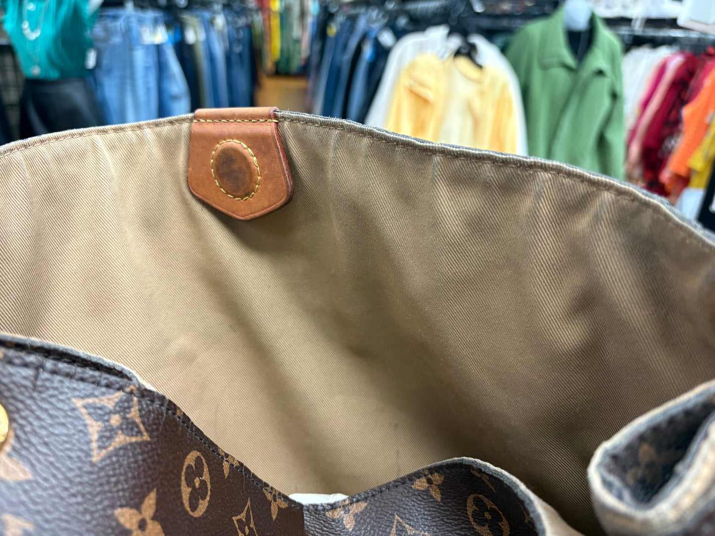 Handbag Luxury Designer By Louis Vuitton, Size: Large