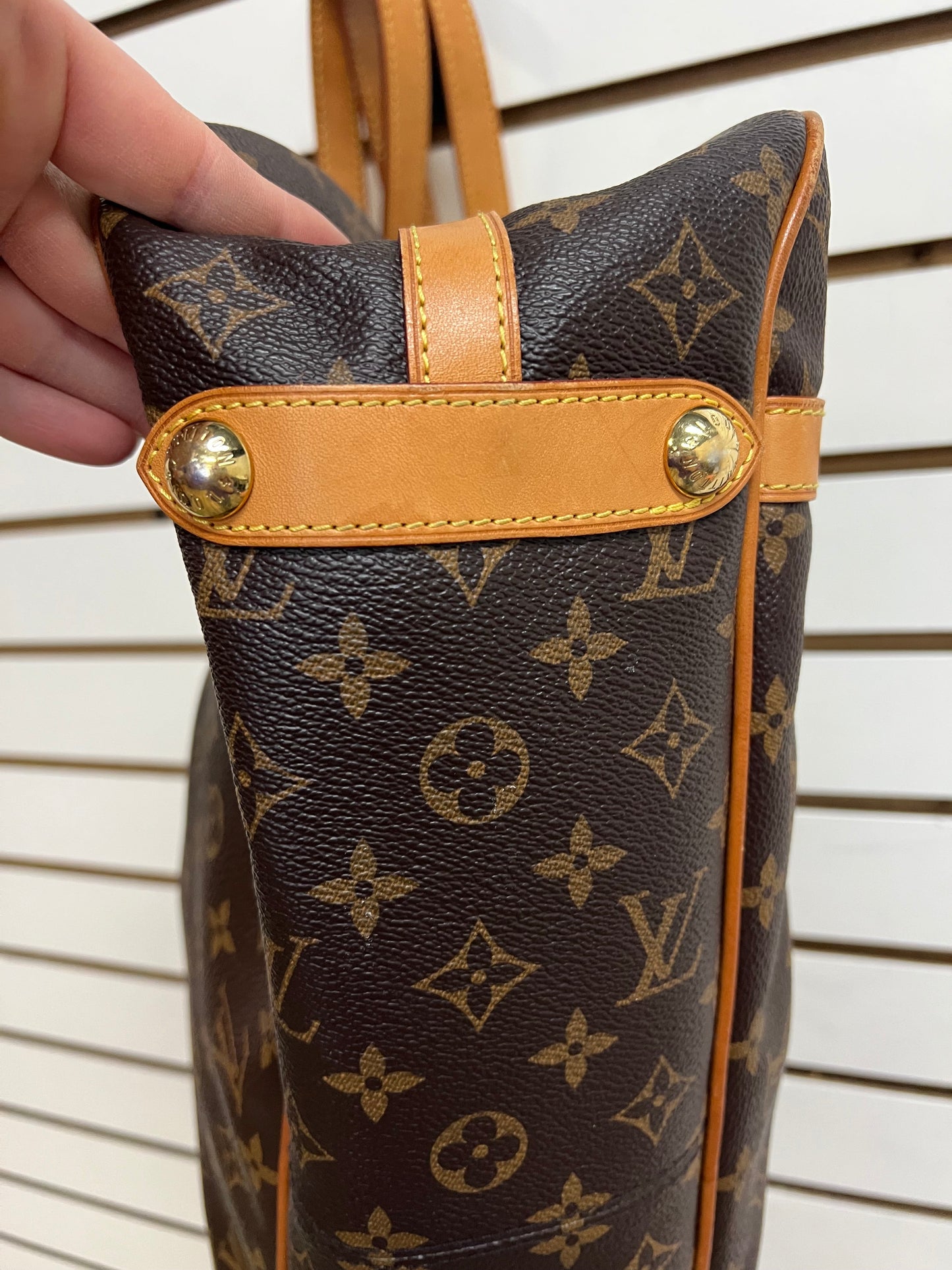 Handbag Luxury Designer By Louis Vuitton, Size: Large