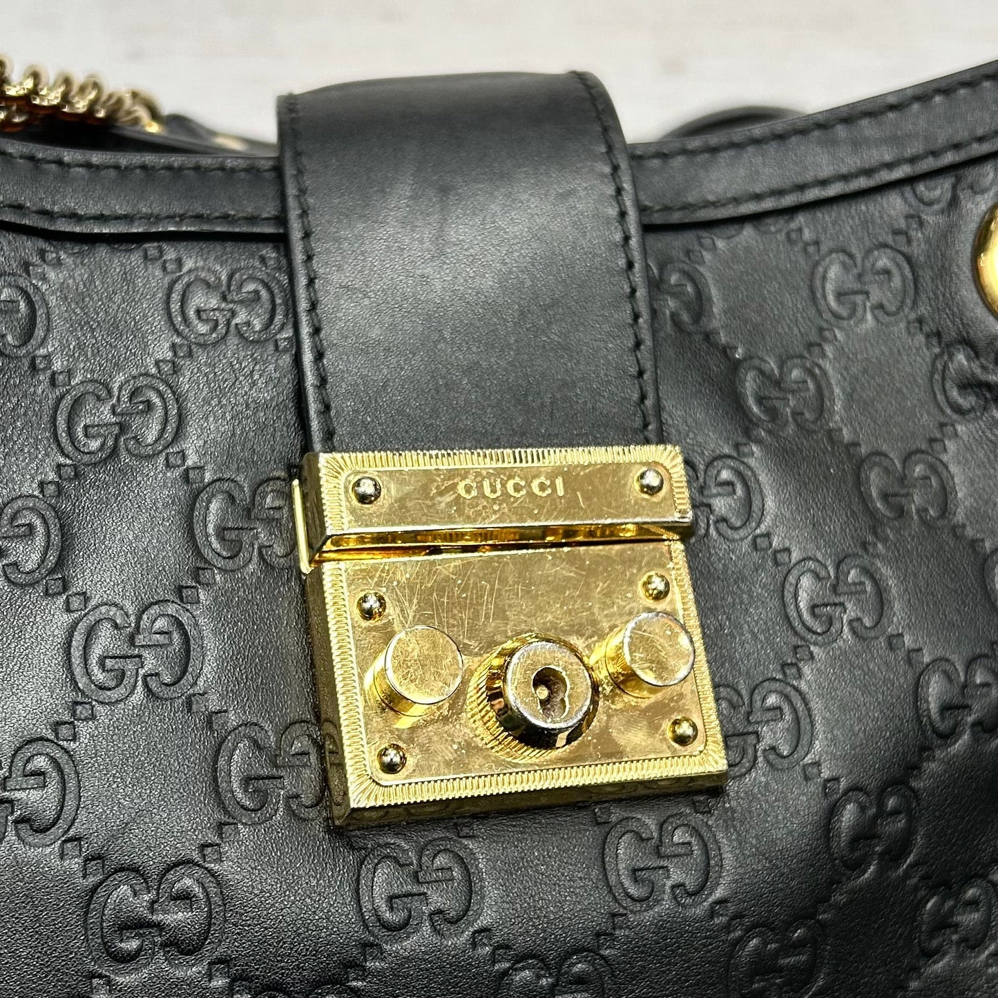 Handbag Luxury Designer By Gucci, Size: Medium