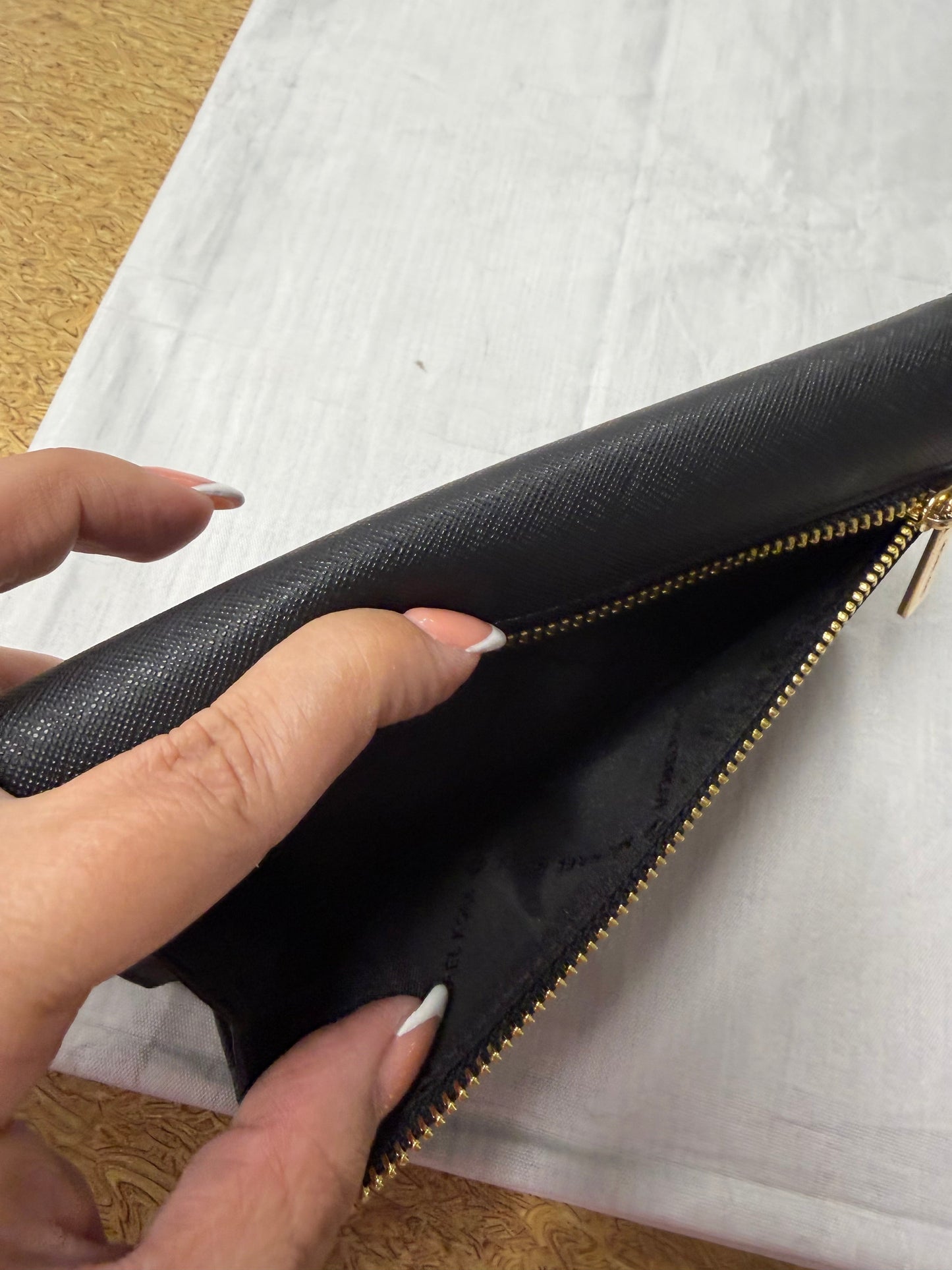 Wallet Designer By Michael Kors In Black, Size:Medium