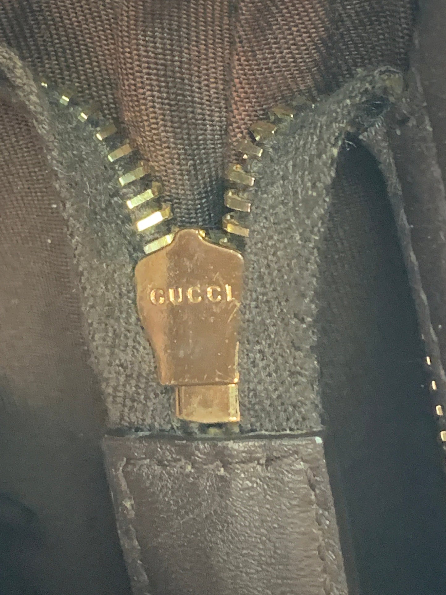 Handbag Luxury Designer By Gucci, Size: Medium