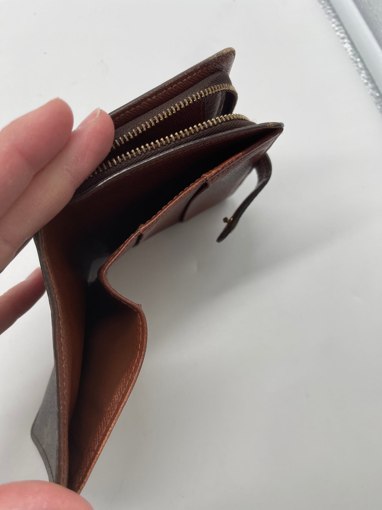 Wallet Luxury Designer By Louis Vuitton, Size: Medium