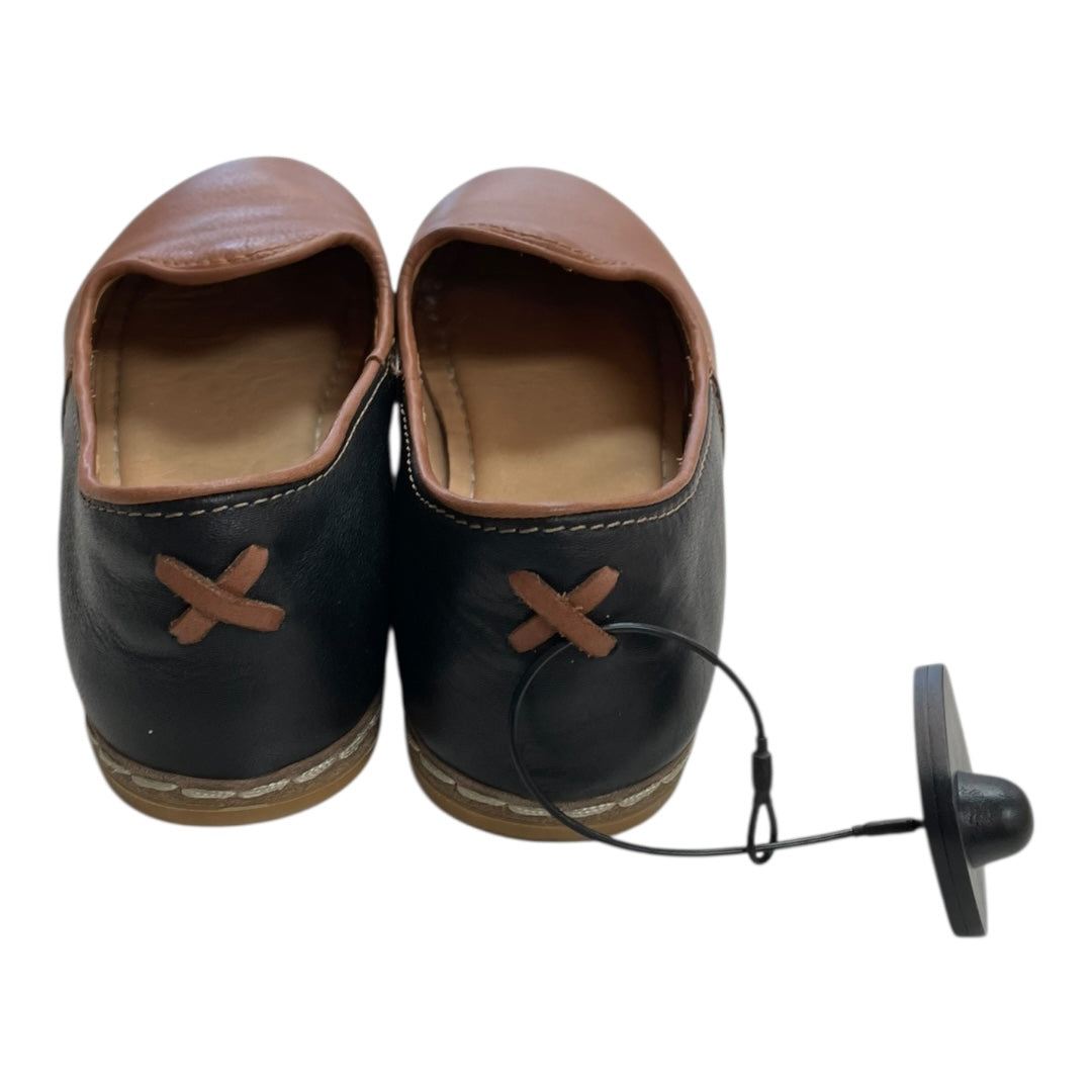 Shoes Flats By Clothes Mentor In Black & Brown, Size:7.5