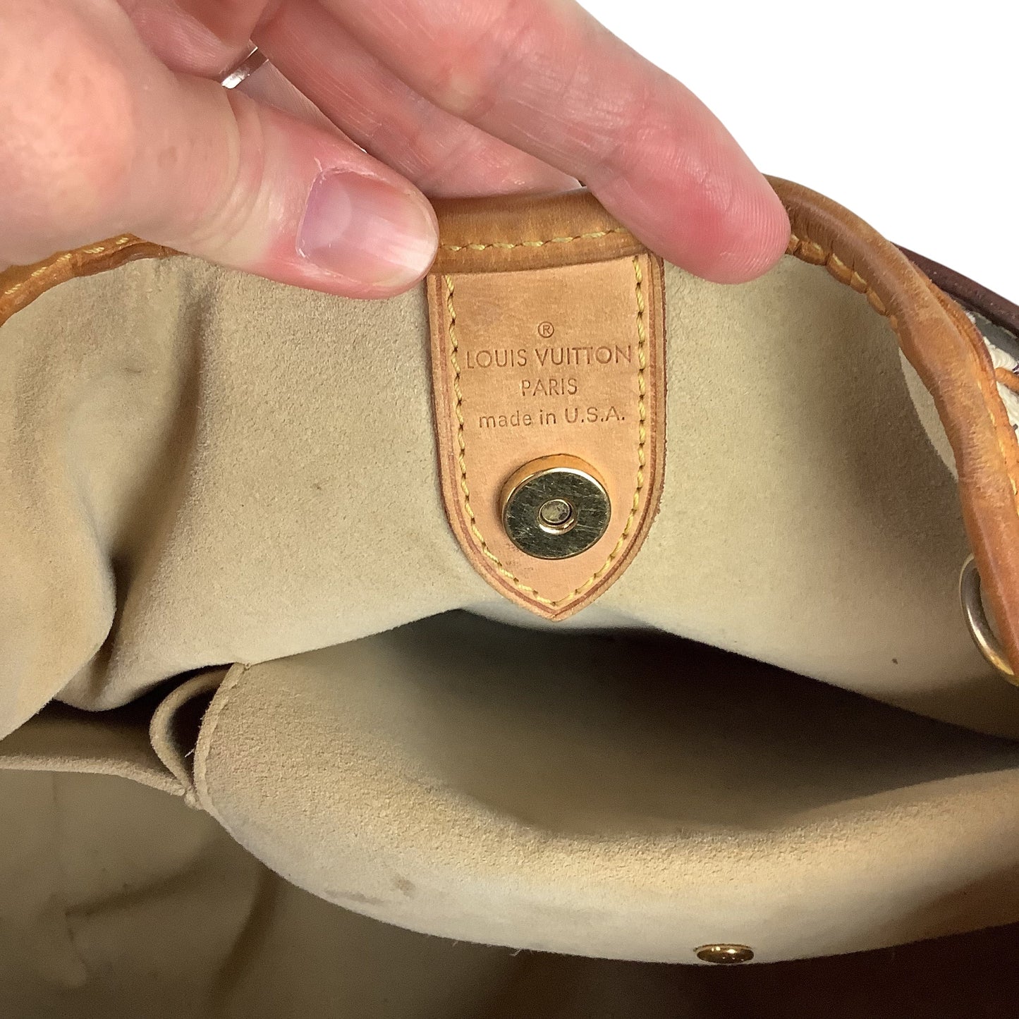 Handbag Luxury Designer By Louis Vuitton, Size: Medium