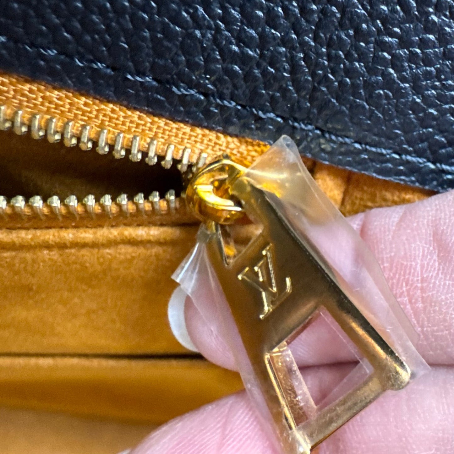 OnTheGo GM Handbag Luxury Designer By Louis Vuitton In Black & Gold, Size:Large (GM)