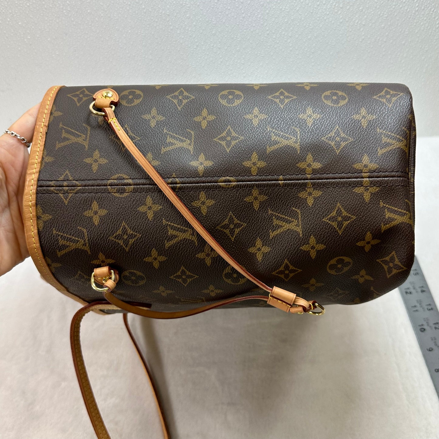 Neverfull MM Handbag Luxury Designer By Louis Vuitton, Size: Medium