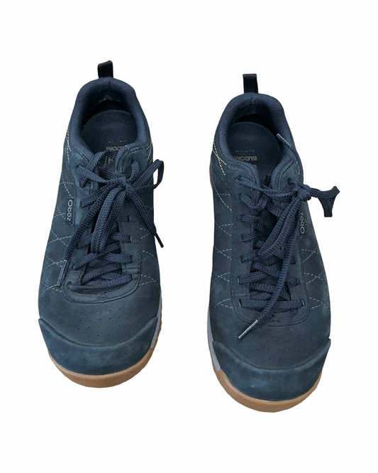Shoes Sneakers By Clothes Mentor In Black, Size:8.5