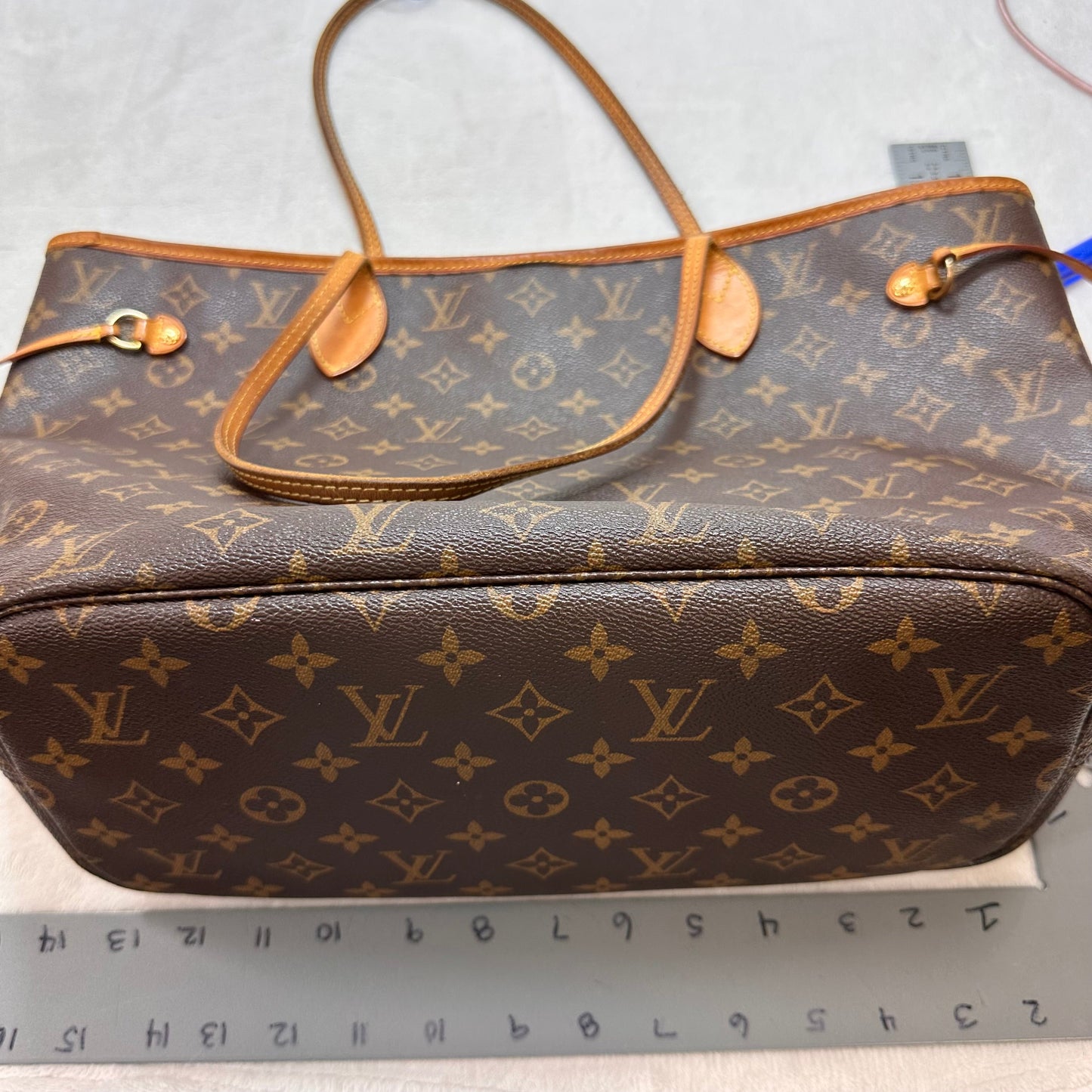 Neverfull MM Handbag Luxury Designer By Louis Vuitton, Size: Large