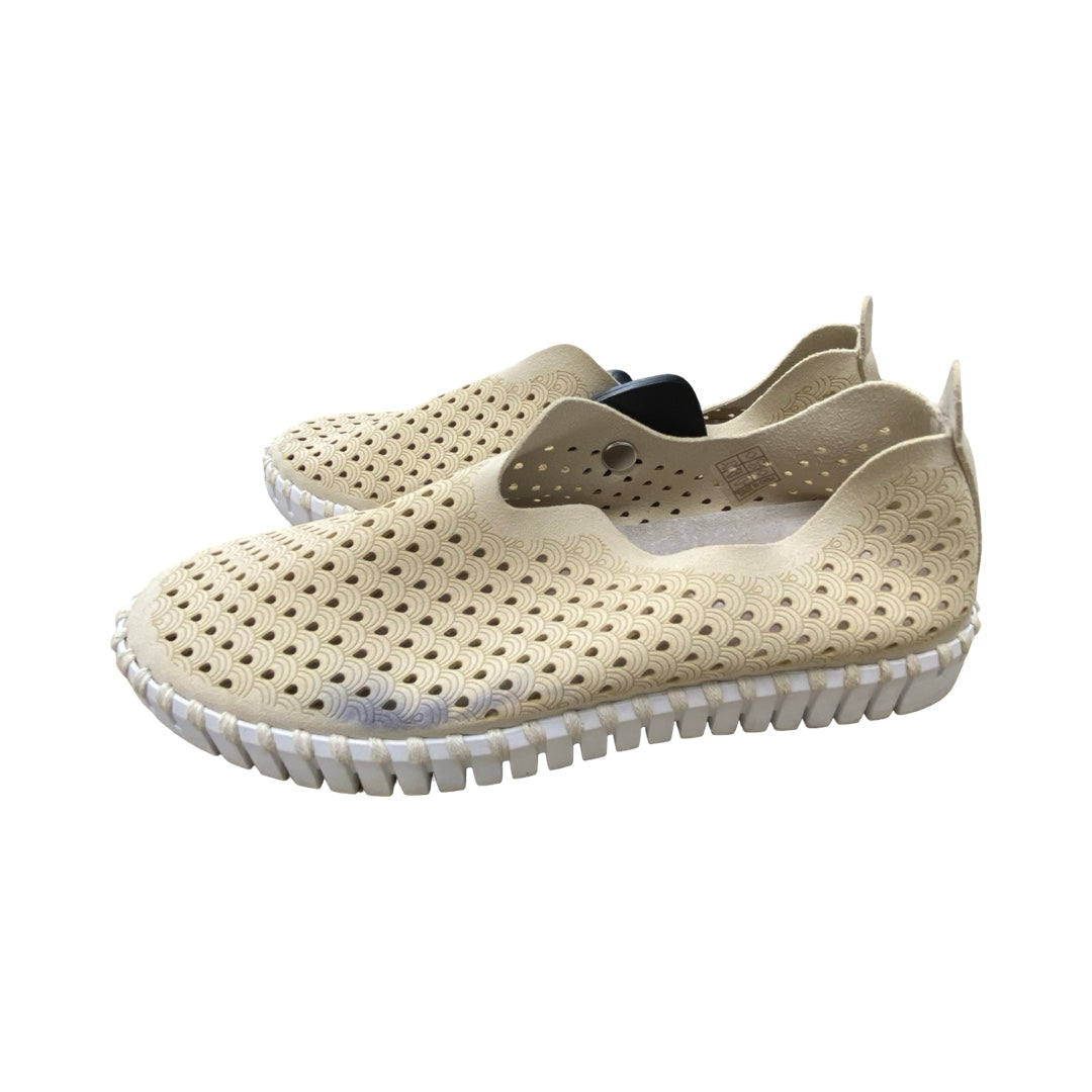 Shoes Flats By Cmc In Beige, Size:8