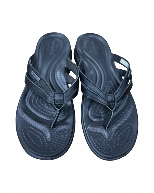 Sandals Flip Flops By Crocs In Black, Size:6