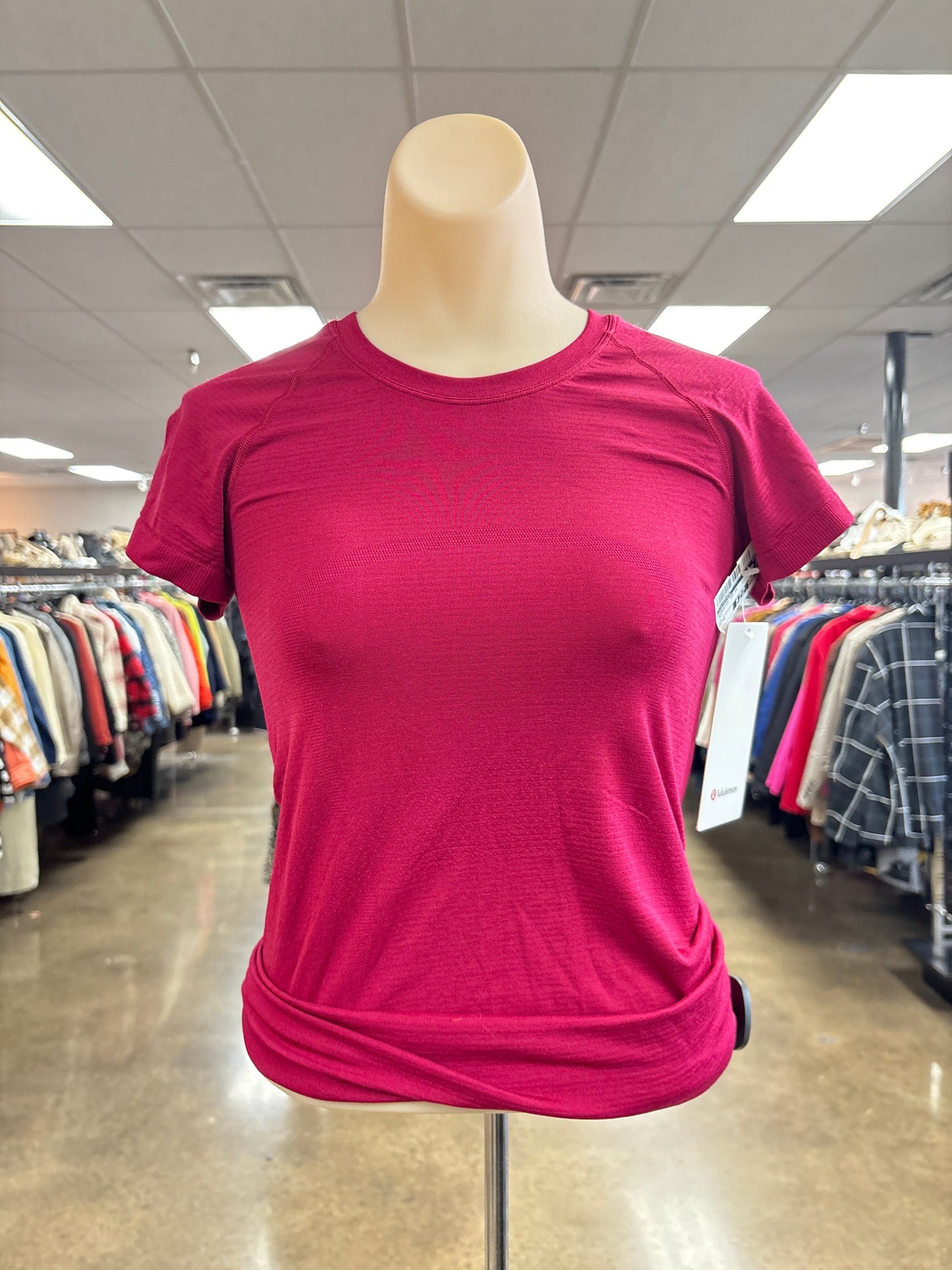 Athletic Top Ss By Lululemon In Red, Size:4