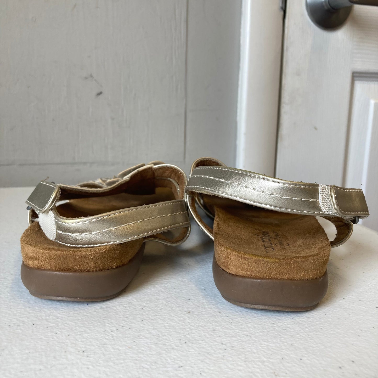 Sandals Flats By Natural Soul In Gold, Size:6.5