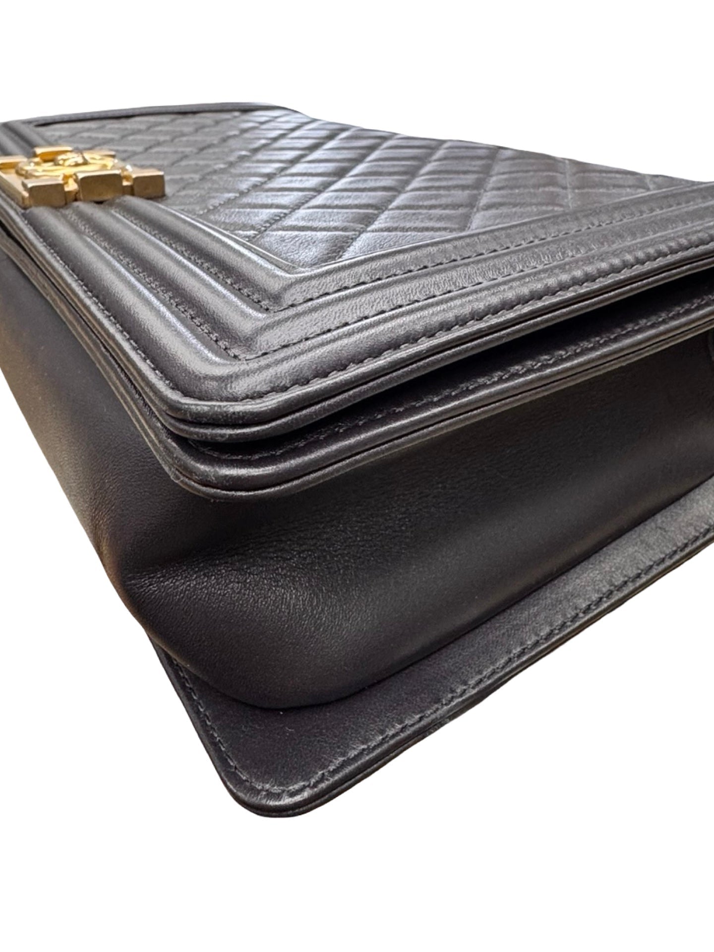 Grained Calfskin Black & Gold-Tone Metal
Chanel Boy Handbag Luxury Designer By Chanel In Black & Gold, Size:Large (6.9x11x3)
