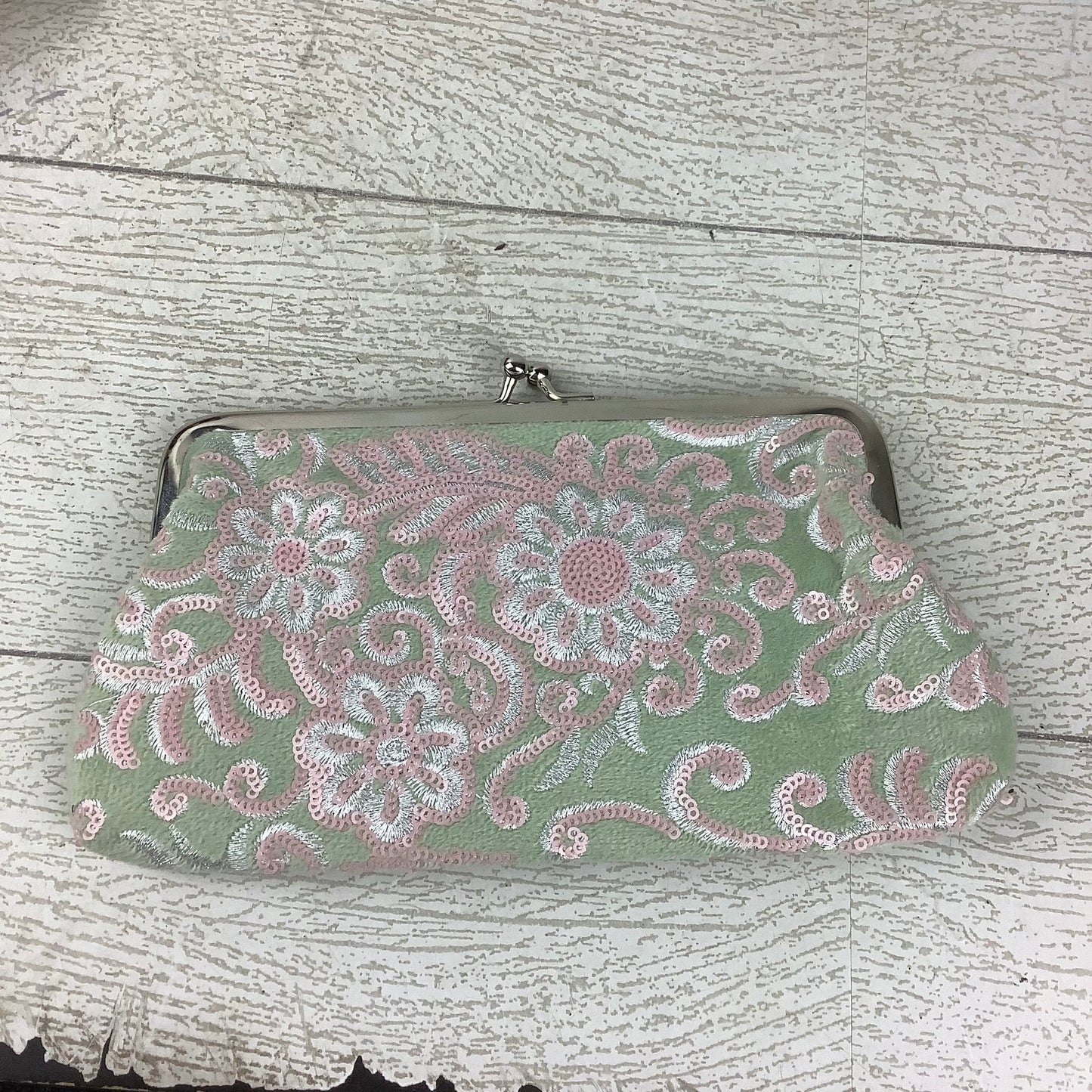 Clutch By Clothes Mentor, Size: Small