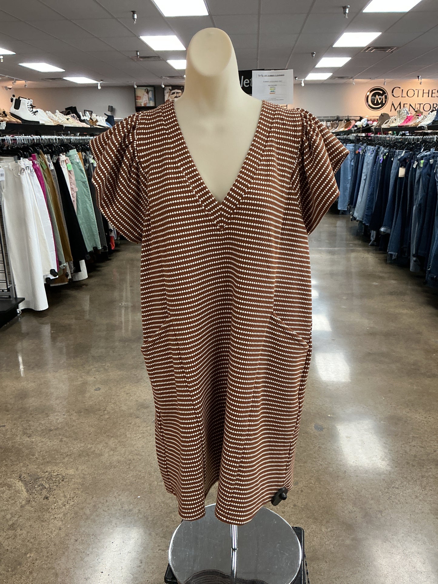 Dress Casual Short By Entro In Tan & White, Size:M