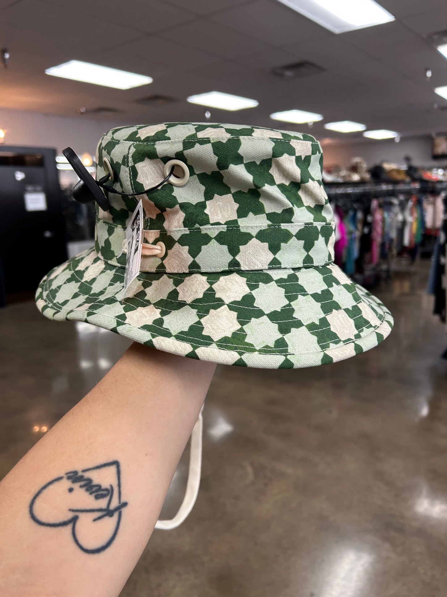 Hat Bucket By Clothes Mentor In Green